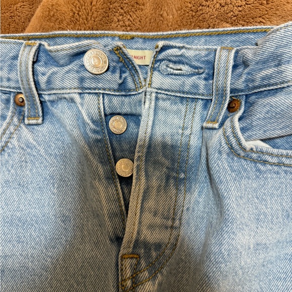 Levis Wedgie Straight Jeanss - Picture 5 of 9